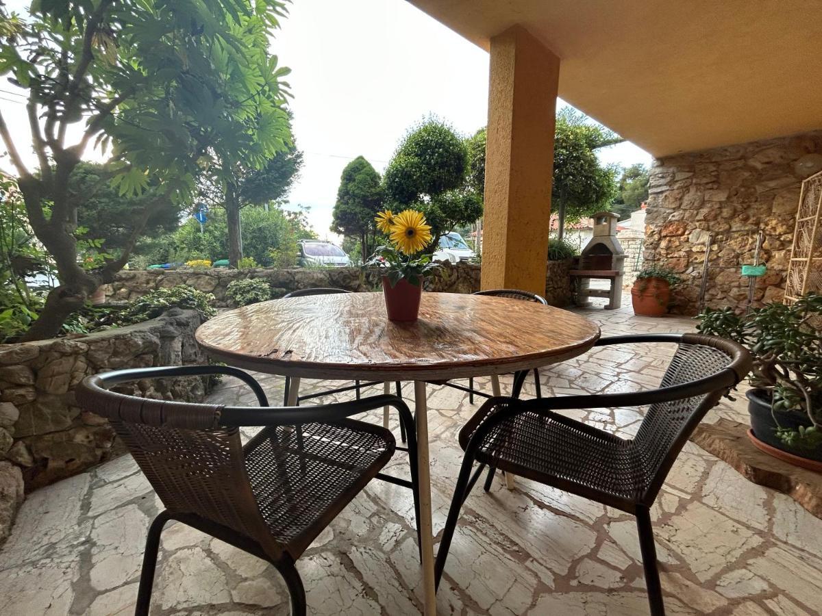 Peaceful Apartment With Patio Rovinj Exterior foto